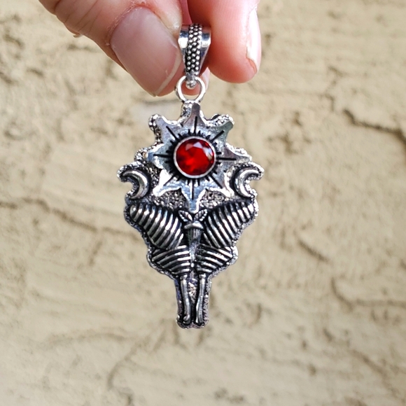 New Garnet 925 Silver Luna Moth Double Crescent Moon Pendant. - Picture 8 of 12